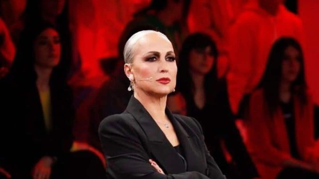 Alessandra Celentano nel caos: la decisione di Mediaset sul futuro della famosa ballerina 1 Alessandra Celentano nel caos.jpg