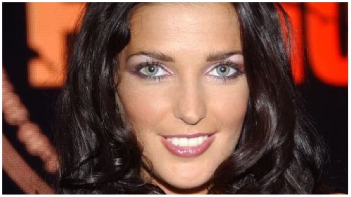 Alessia Merz: Dall’Esordio in “Non è la Rai” alla Vita Familiare Oggi 1 Alessia Merz Il suo sguardo c.jpg