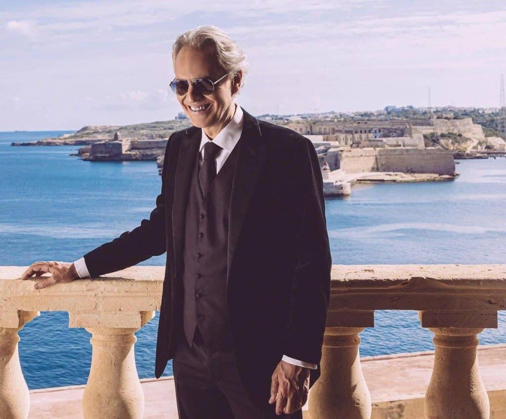 Andrea Bocelli riceve Laurea h.jpg