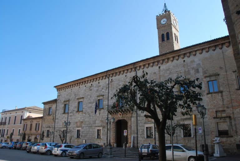 Atri PE Il palazzo comunale panoramio scaled.jpg