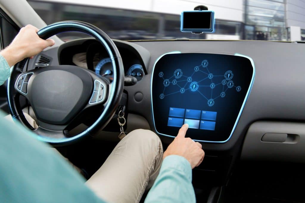 Auto connessa display scaled.jpg