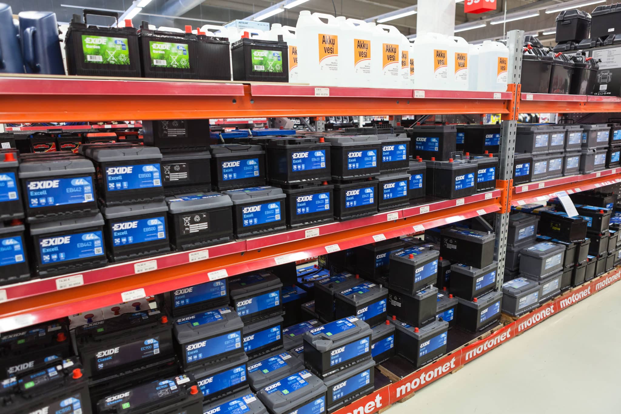 Batteria auto nuova in magazzino: dopo quanti mesi inizia a scaricarsi? 1 Batterie auto vendita.jpg
