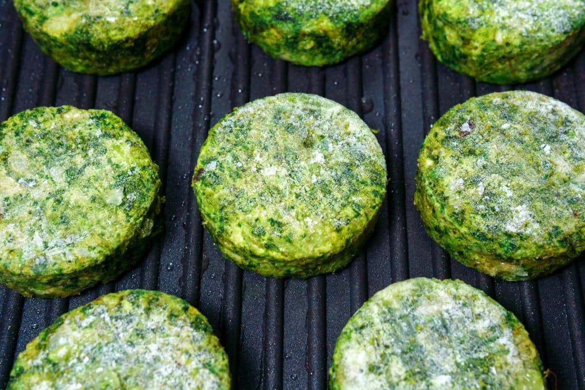 Burger di broccoli: vegetariani e filanti 1 Burger di broccoli scaled.jpg