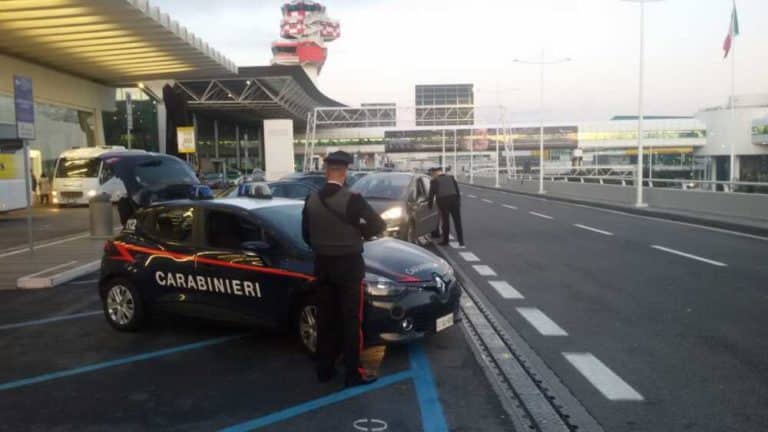 CP AEROPORTI I controlli dei Carabinieri presso laeroporto di Fiumicino 3 1.jpg