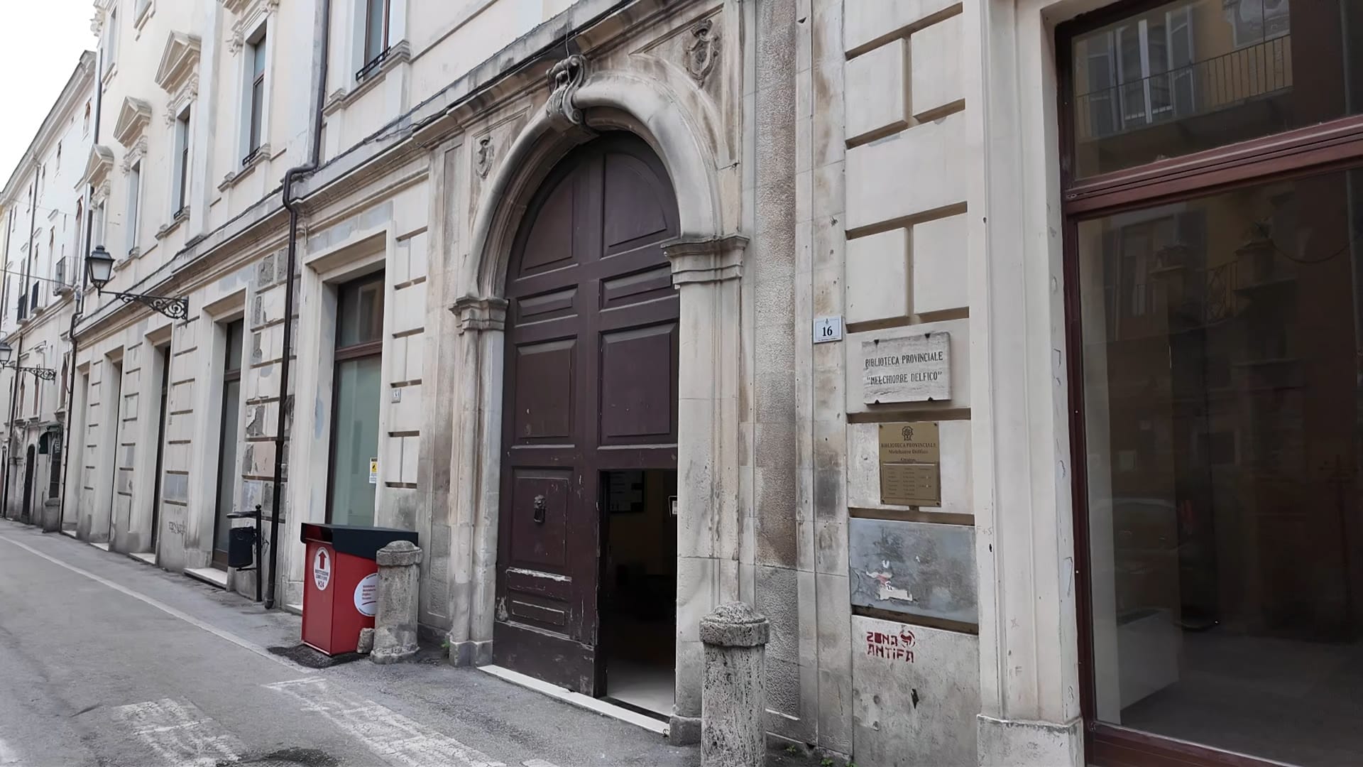 Teramo: manca un certificato antincendio e la Provincia polemizza con la Regione 1 Delfico biblioteca.jpg