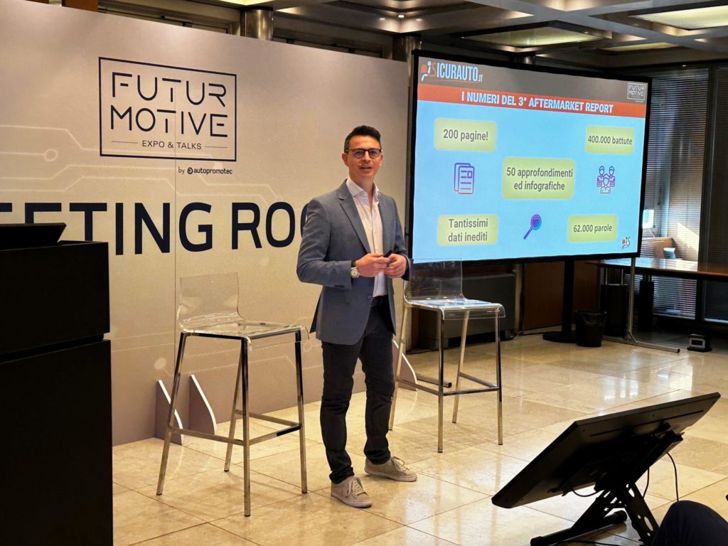 Direttore Claudio Cangialosi Presentazione Terzo Report Aftermarket SicurAUTO.it scaled.jpg