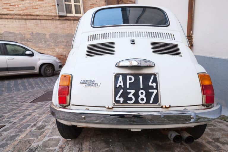 Fiat 500 con targa auto epoca.jpg