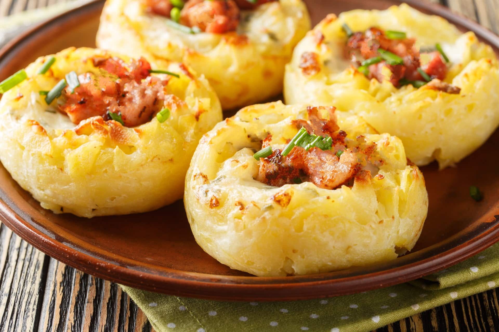Nidi di patate ripieni: un antipasto perfetto per Natale 1 Focaccelle di patate.jpg
