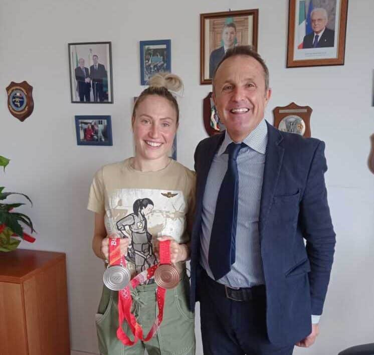 Francesca Lollobrigida campionessa olimpica di pattinaggio paolo delli colli commissariato polizia ladispoli e1699030033553.jpeg