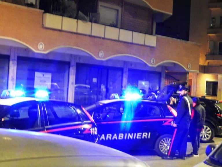 GRUPPO RM Controlli dei Carabinieri durante la movida 1.jpg
