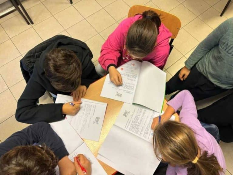 Gli alunni delle classi VA VC e VD del plesso Don Papacchini dellIstituto Ennio Galice giurati del Premio Strega 2023 2 800x600.jpeg