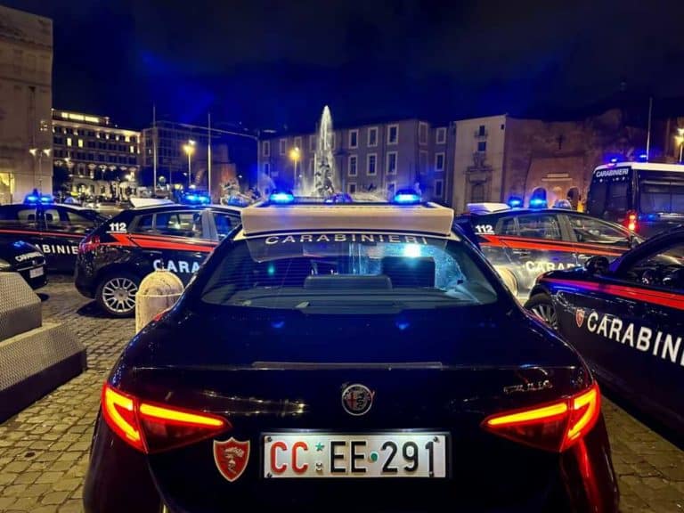 I controlli dei Carabinieri pressi area scalo Termini 2.jpg