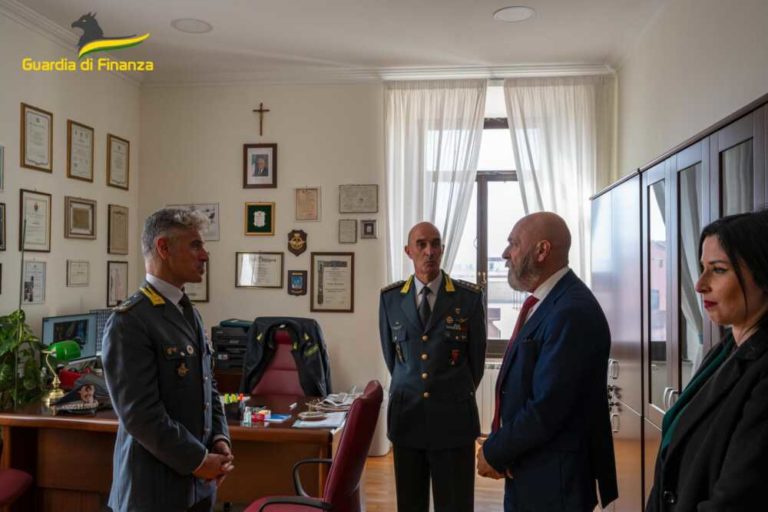 Il generale di divisione della Finanza Virgilio Pomponi con tedesco e la pepe.jpg