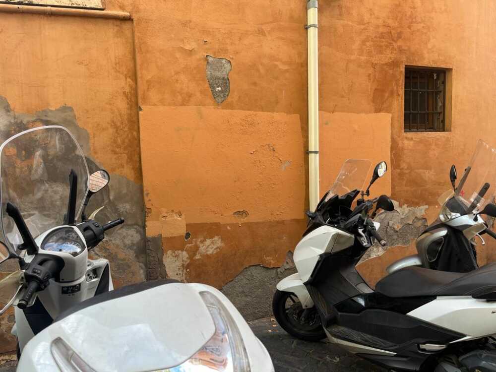 Cancellati i simboli antisemiti al Ghetto di Roma, Gualtieri: “Scritte inaccettabili” 1 Immagineripristino.jpeg