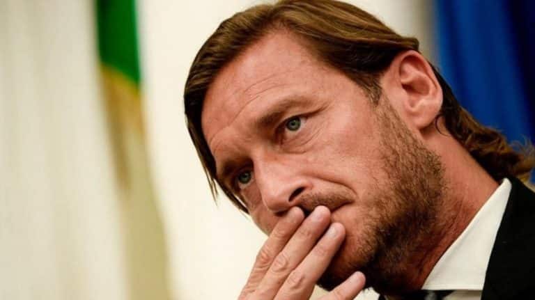 La reazione di Totti alle rive.jpg