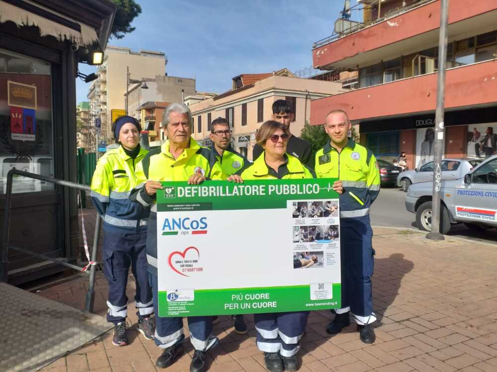 L’Ancos dona un defibrillatore al Comune di Ladispoli 1 Ladispoli defibrillatore.jpg