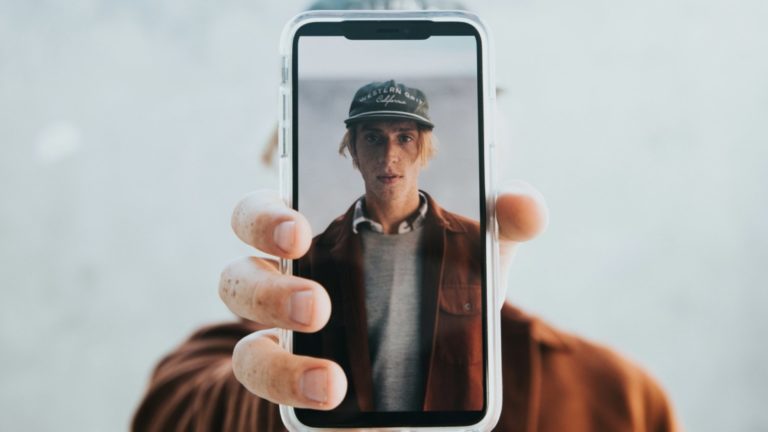 Looksmaxxers: scopri chi sono i giovani maschi che cercano su social media consigli per migliorare la loro bellezza fisica 1 Looksmaxxers scopri chi sono .jpg