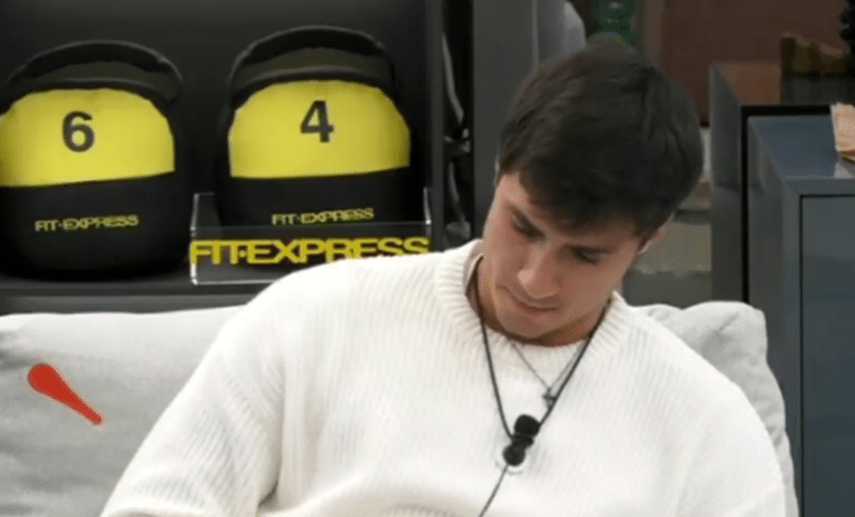 Mirko svela il bacio 22controvo.png
