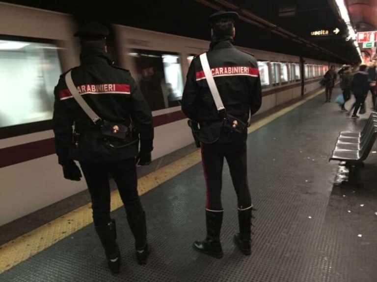 PROVINCIALE I controlli antiborseggio dei Carabinieri 3 800x600.jpg