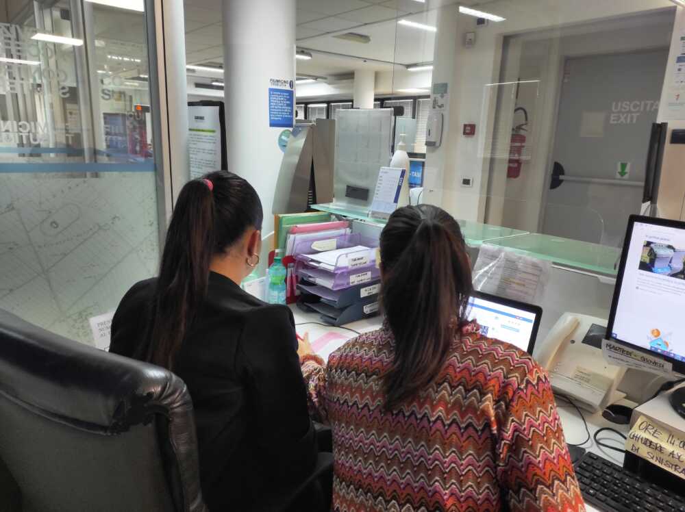 Pcto studentessa con operatrice.jpg