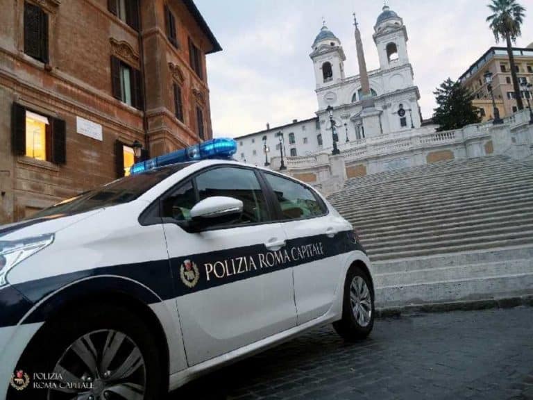 Piazza Spagna Polizia Locale Roma Archivio.jpg