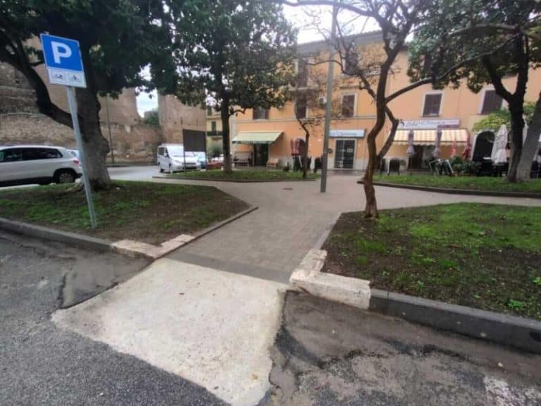 Piazza dei Tarquini 800x600.jpg
