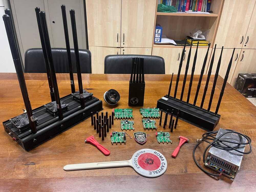Deteneva materiale illegale in un appartamento occupato, blitz della Polizia Locale: sgomberato 60enne italiano 1 Polizia Locale blitz casa.jpeg