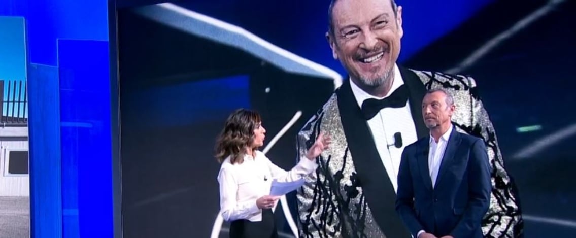 Sanremo 2024 Amadeus annuncia 1.jpg