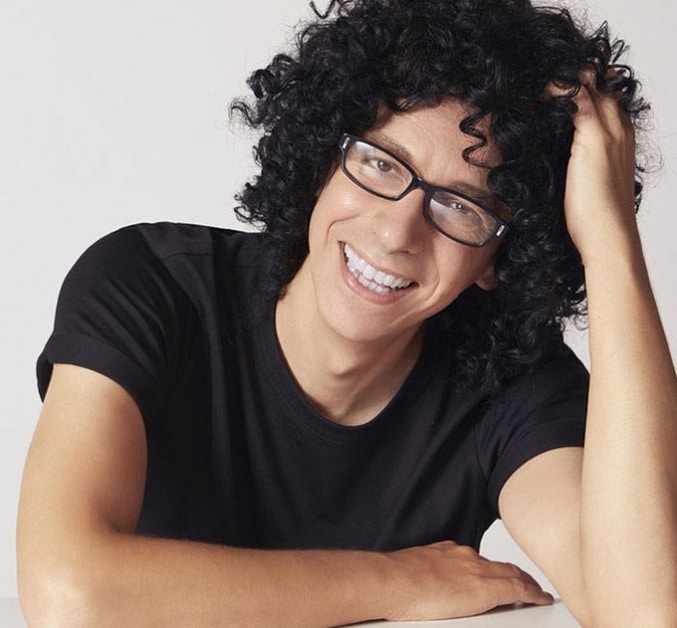 Sanremo 2024 Amadeus annuncia.jpg