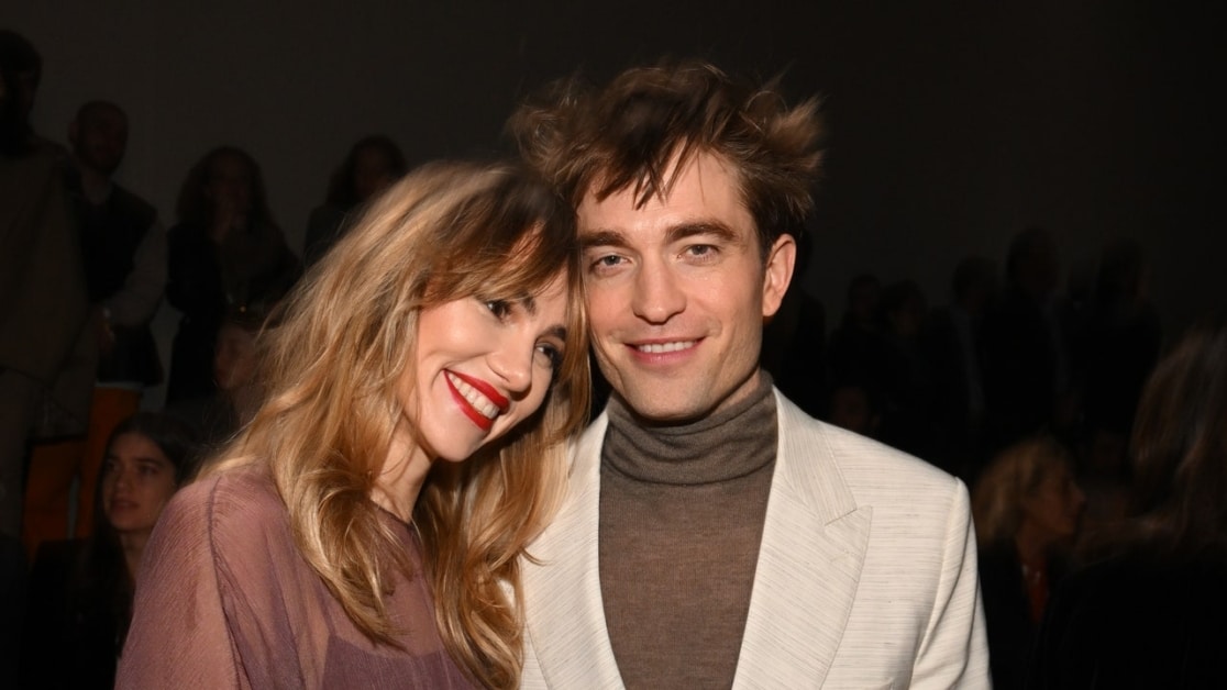 Suki Waterhouse incinta Aspet.jpg
