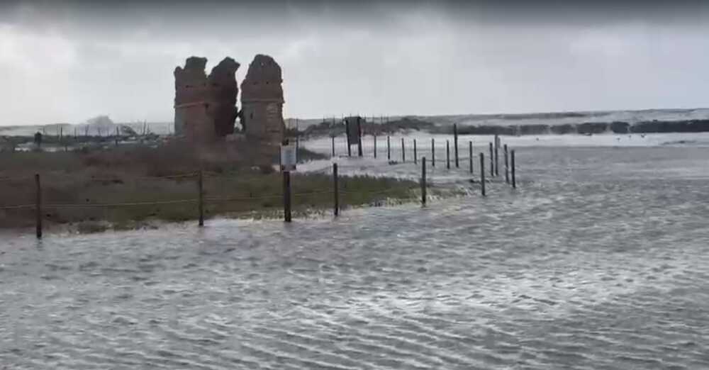 Torre Flavia mareggiata sommersa erosione.jpg