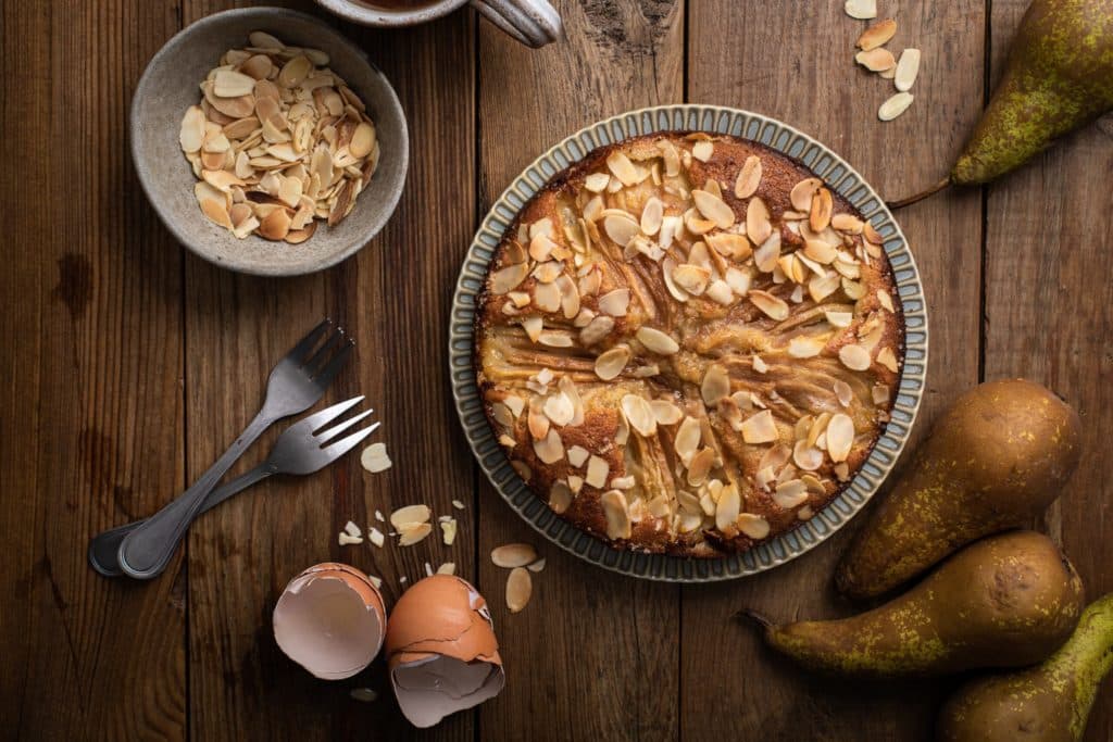 Torta pere e mandorle scaled.jpg
