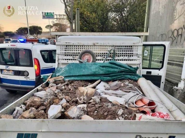 Trasporto rifiuti sequestro Polizia Locale.jpg