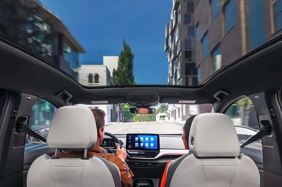 VW ID.4 tetto panoramico.jpg