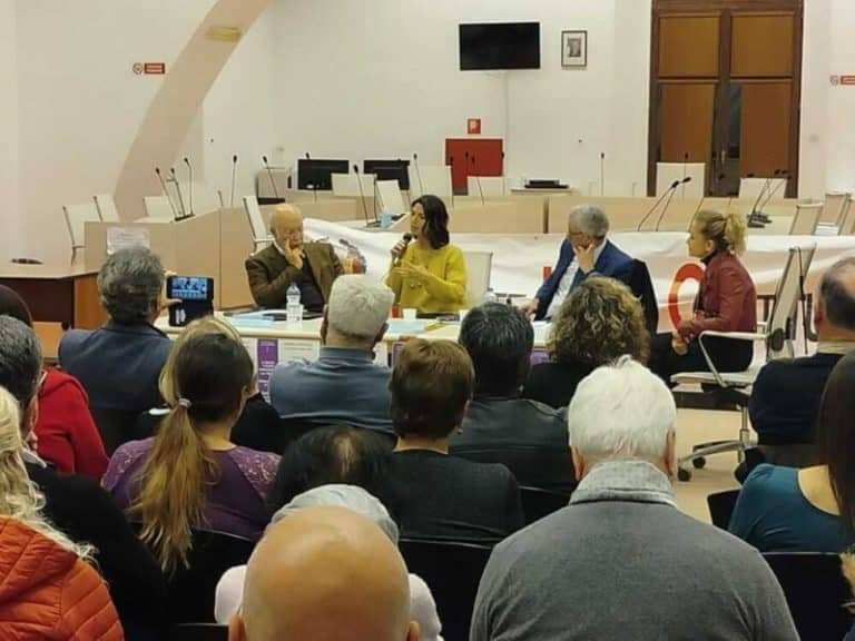 Virginia Raggi foto a cerveteri 2 800x600.jpg