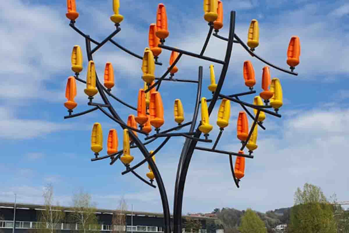 Wind Tree, l’albero che ospita 36 mini turbine eoliche capaci di produrre energia costante e silenziosa 1 WindTree.jpg