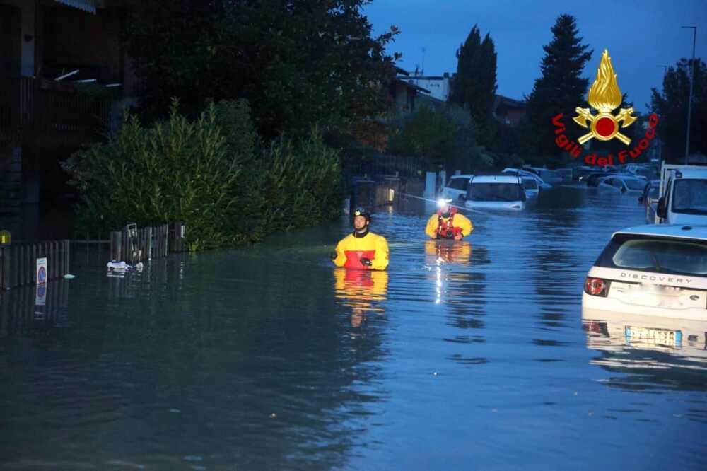 alluvione toscana vvf vigili fuoco pompieri.jpg