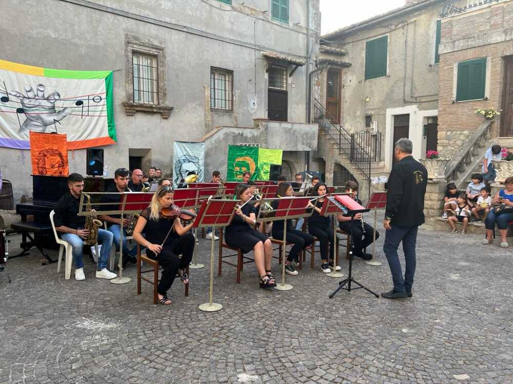 A Tolfa la “Verdi” celebra Santa Cecilia, oggi concerto e domani banda per il centro del paese 1 banda verdi tolfa.jpg