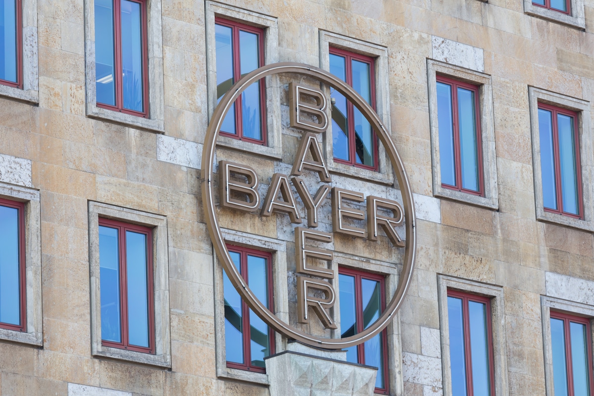 Non solo glifosato, Bayer Monsanto condannata per aver venduto lampade contenenti sostanze tossiche in una scuola 1 bayer.jpg