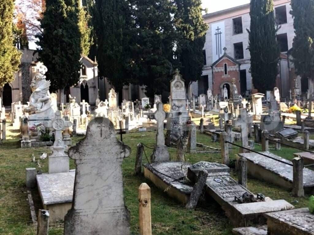 Ognissanti L’Aquila: tra investimenti nei cimiteri e le visite ai propri defunti 1 cimitero a.jpg