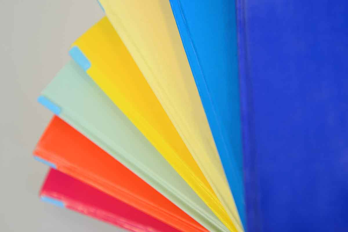 Finestre di Natale decorate con la carta velina: idee fai da te di rara suggestione 1 decorazioni carta velina.jpg
