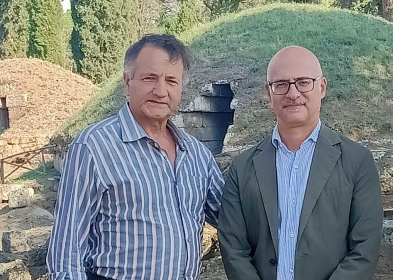il Direttore del Parco Archeologico Cerveteri Tarquinia Vincenzo Bellelli e Agostino De Angelis.jpg