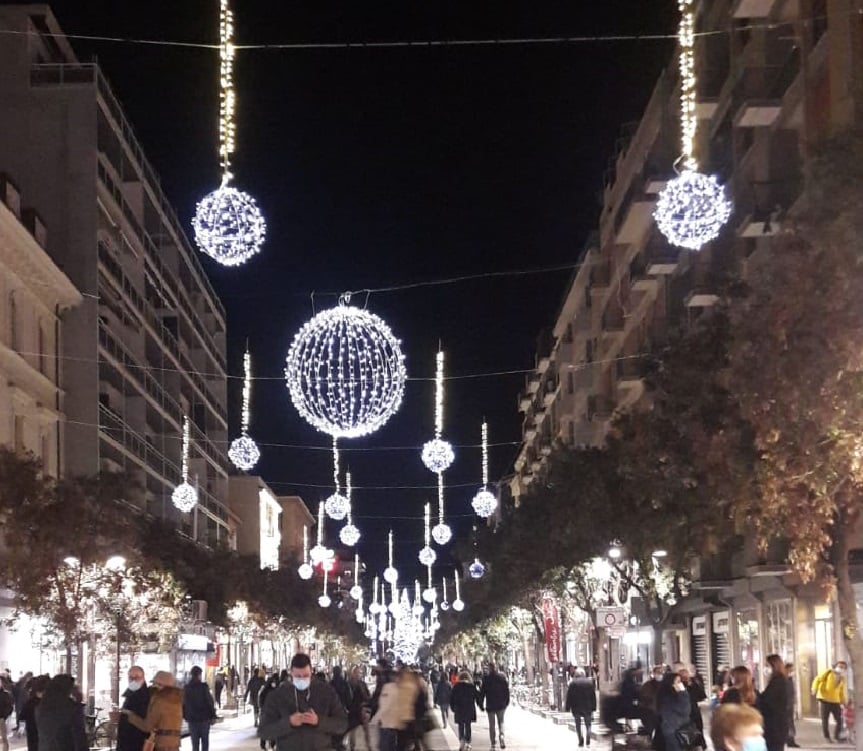 Corso Umberto Pescara: i lavori slittano a dopo le feste di Natale 1 luminarie pe.jpg