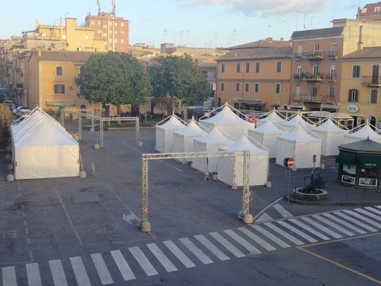 piazza aldo moro con villaggio montaggio.jpg