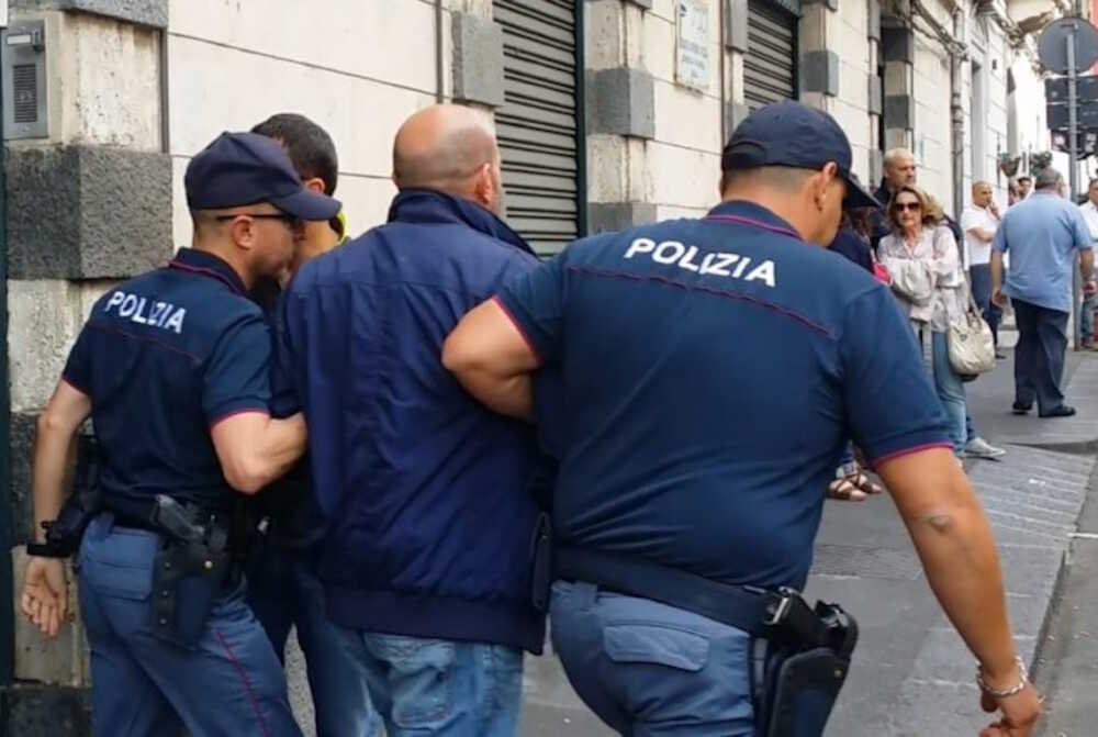 La Figlia Minorenne Ha Una Relazione Cn Un Uomo Più Grande, Il Padre La ...