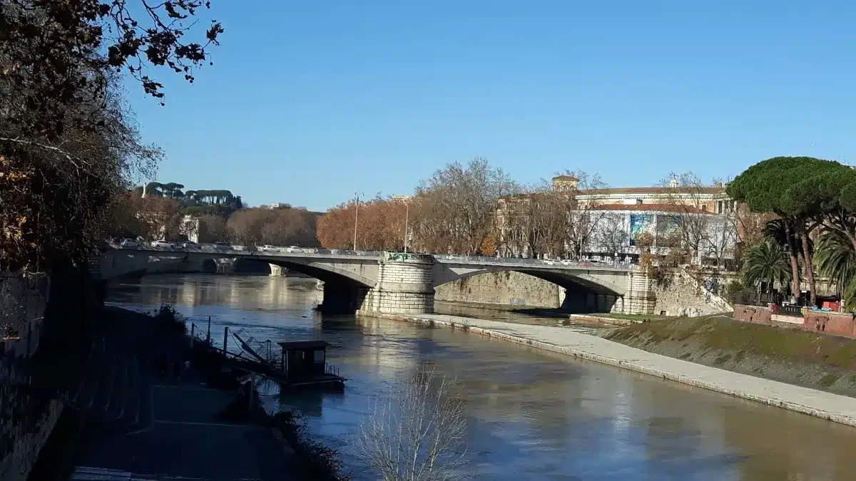 Precipita da Ponte Garibaldi a Roma, morto un giovane 1 ponte garibaldi rerum2.webp