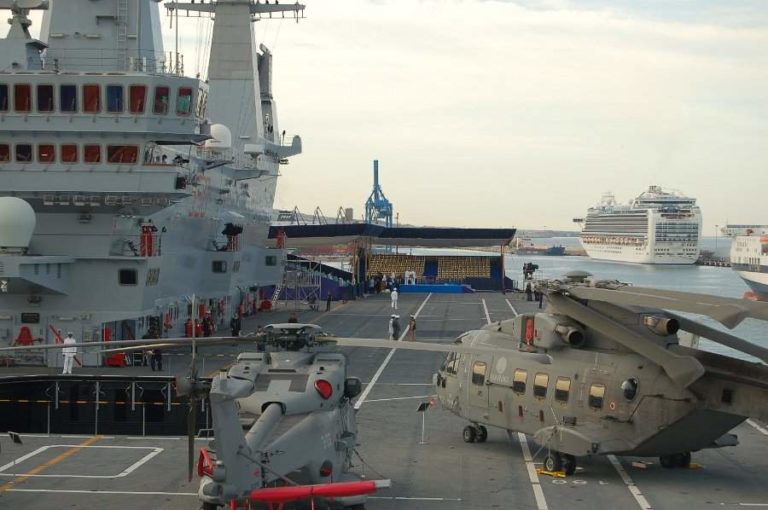 portaerei cavour civitavecchia 1.jpg