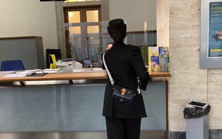 poste Carabinieri nellufficio postale.jpg