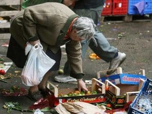 Storie e voci di nuovi e vecchi poveri dal rapporto Caristas a Manoppello 1 poveri 300x225.jpg