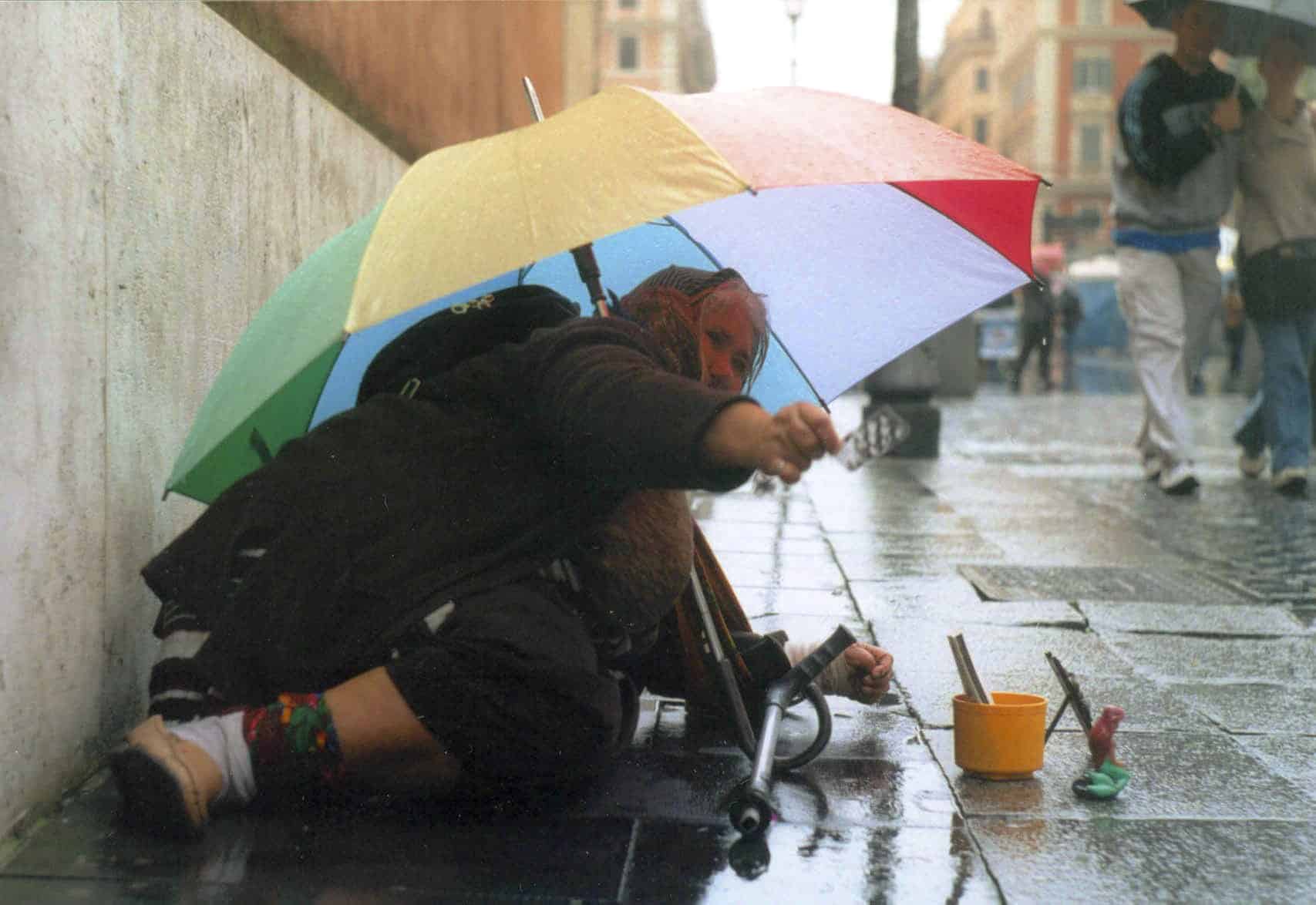La metà dei romani vive sotto la soglia di povertà, inquietante il rapporto Caritas 1 poveri.jpg